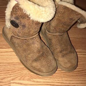 Short Bailey Button UGGs